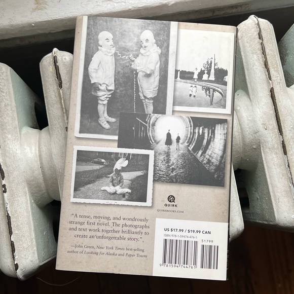 Miss Peregrine’s Home For Peculiar Children by Ransom Riggs - Picture 3 of 3